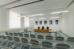Foto mit Blick in den großen Sitzungssaal des Arbeitsgerichts Reutlingen